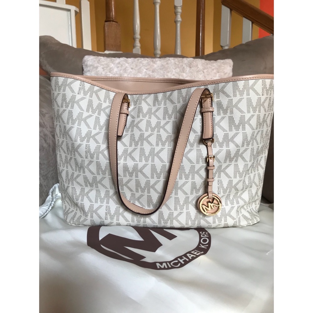 Michael Kors Jet Set Vanilla Multifunction Tote - Picture 2 of 7